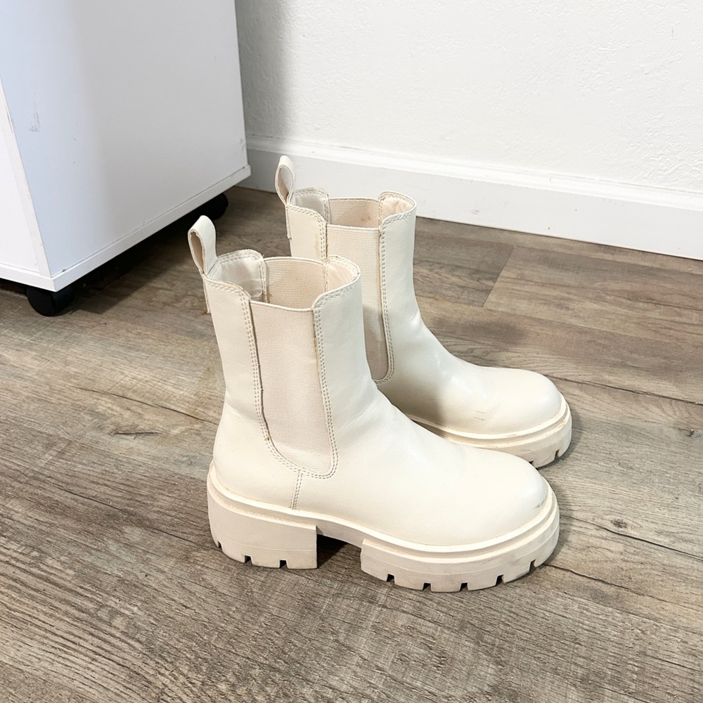 Forever 21 Off-White Ankle Boots size 6